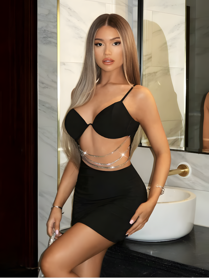 Kadın Siyah İp Askılı Cut-Out Kesim Zincir Detaylı Mini Elbise - Nafelya